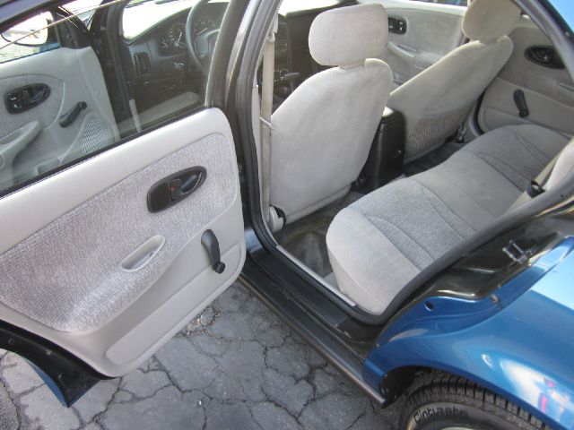 Saturn S Series 2002 photo 9