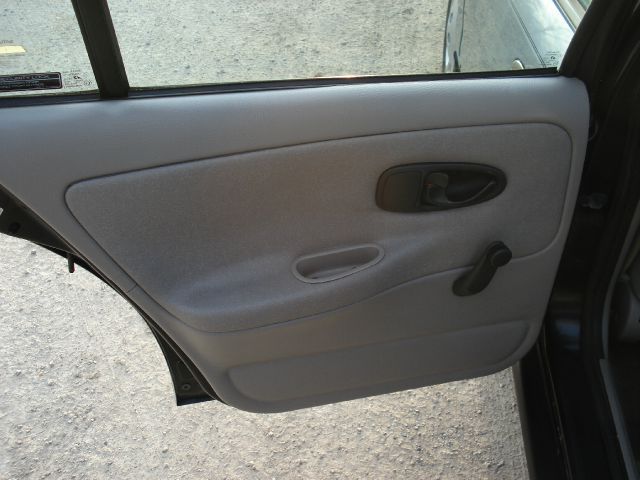 Saturn S Series 2002 photo 28