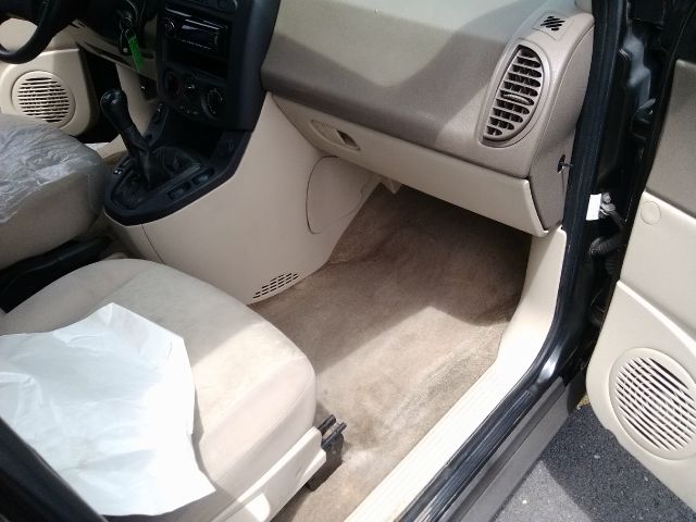 Saturn VUE 2003 photo 3