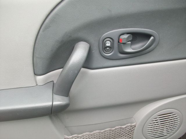 Saturn VUE 2003 photo 17