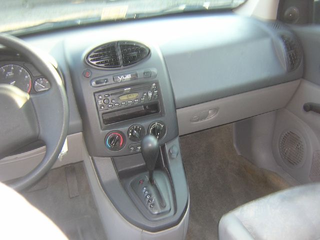 Saturn VUE 2003 photo 8