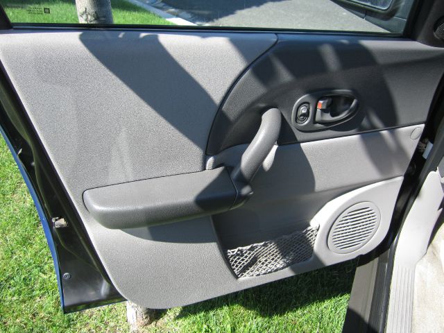 Saturn VUE 2003 photo 1