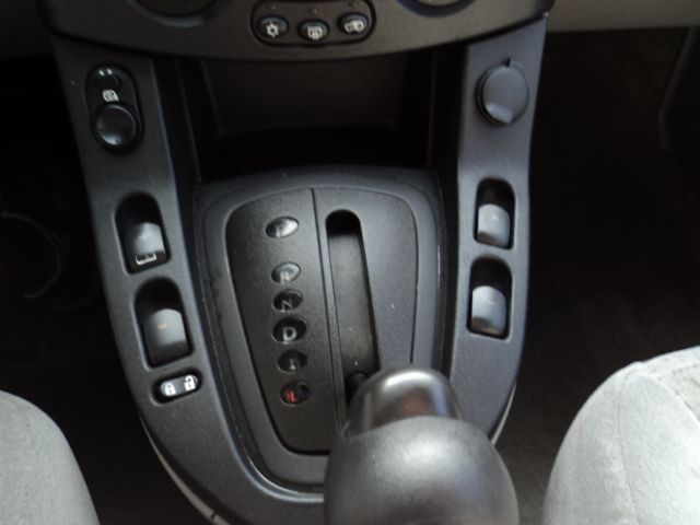 Saturn VUE 2003 photo 18