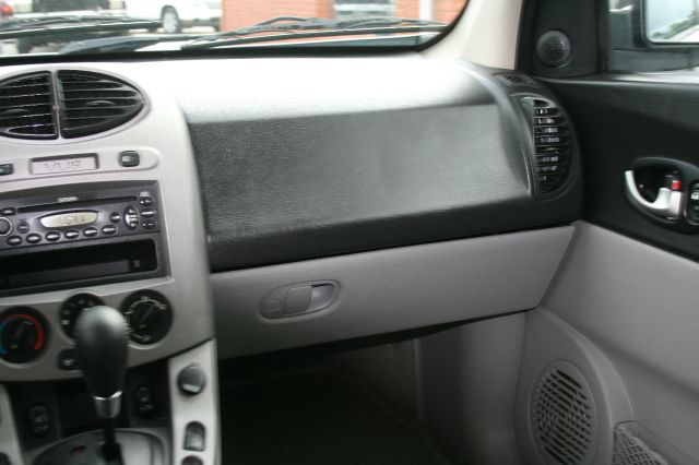 Saturn VUE 2004 photo 24