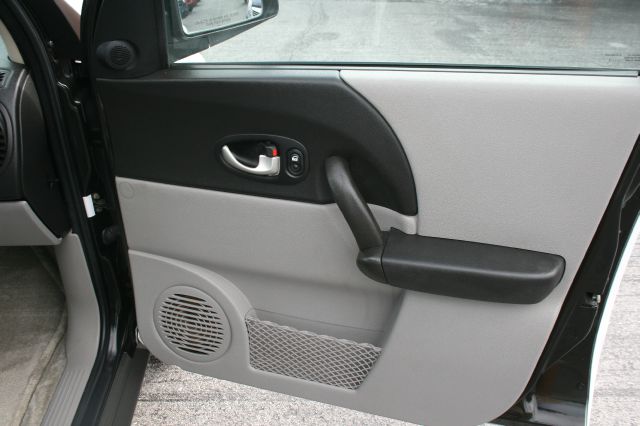 Saturn VUE 2004 photo 31