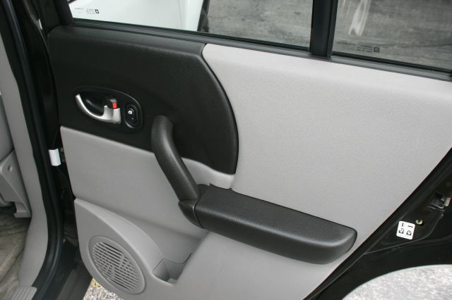 Saturn VUE 2004 photo 32