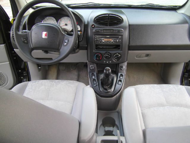 Saturn VUE 2004 photo 2