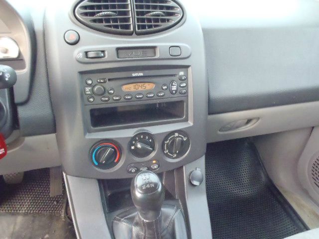 Saturn VUE 2004 photo 2