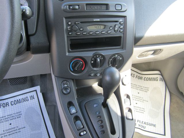 Saturn VUE 2004 photo 10