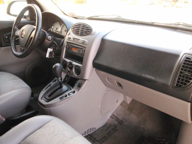 Saturn VUE 2004 photo 2