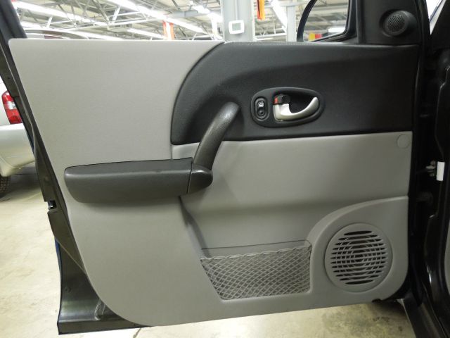 Saturn VUE 2004 photo 14