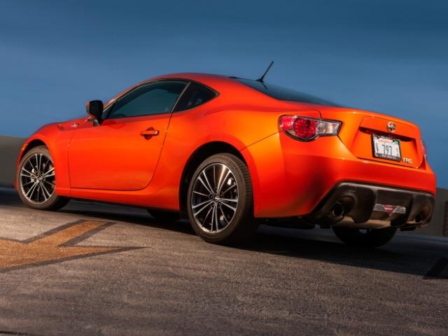 Scion FR-S 2013 photo 2