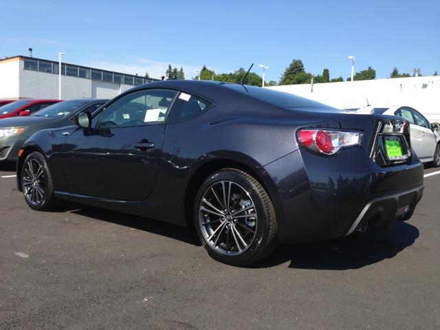 Scion FR-S 2013 photo 3