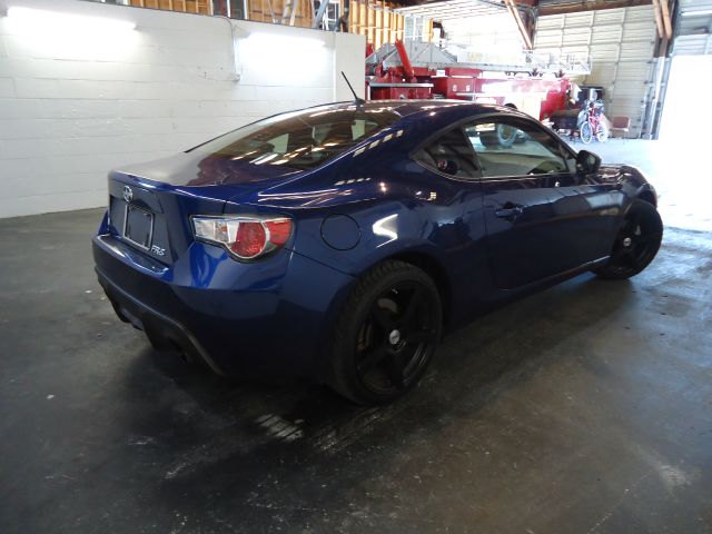 Scion FR-S 2013 photo 3