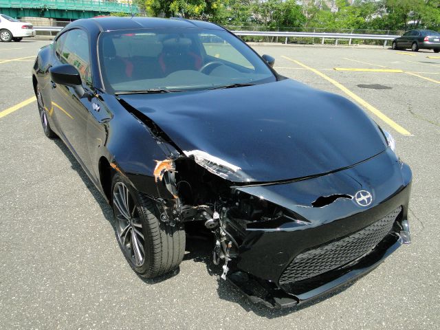 Scion FR-S 2013 photo 3