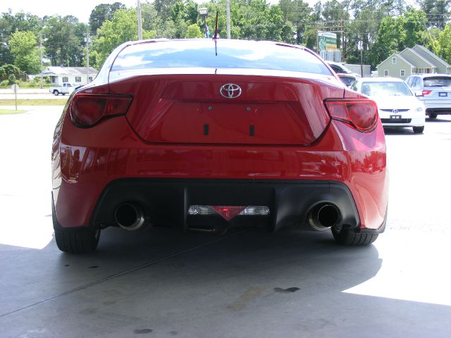 Scion FR-S 2013 photo 1