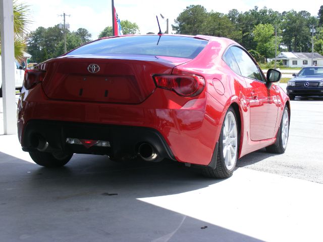 Scion FR-S 2013 photo 3