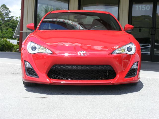 Scion FR-S 2013 photo 5