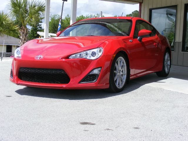 Scion FR-S 2013 photo 6