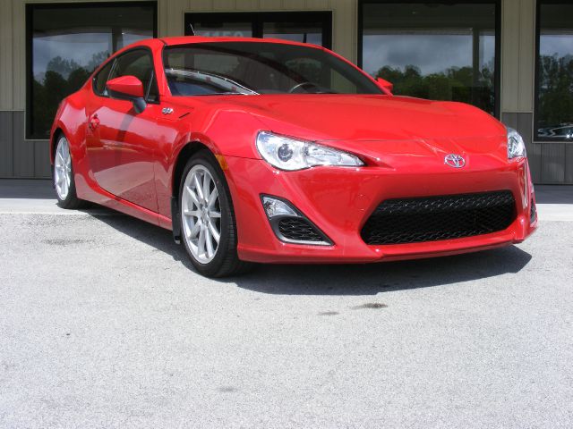 Scion FR-S 2013 photo 9