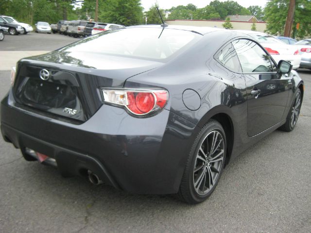 Scion FR-S 2013 photo 2