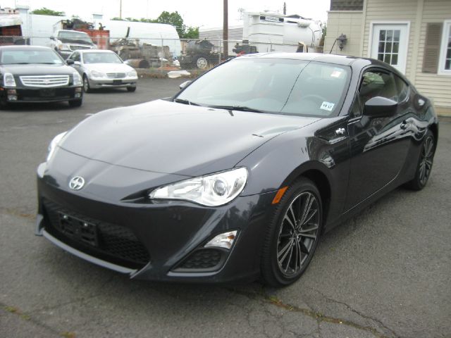 Scion FR-S 2013 photo 7