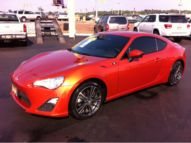 Scion FR-S 2013 photo 3