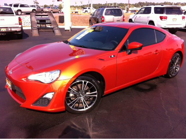 Scion FR-S 2013 photo 4