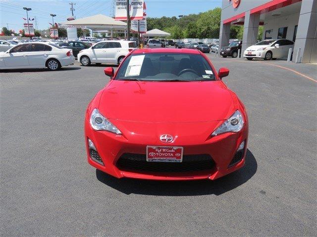 Scion FR-S 2013 photo 1