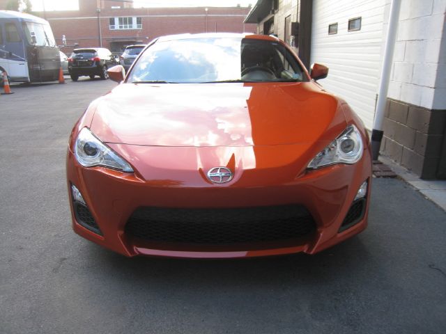 Scion FR-S 2013 photo 3