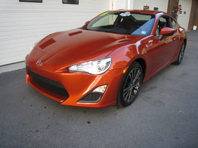 Scion FR-S 2013 photo 4