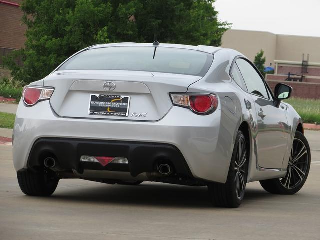 Scion FR-S 2013 photo 18