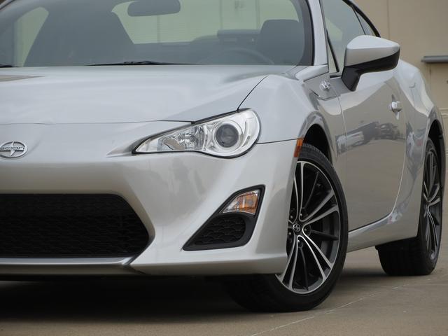 Scion FR-S 2013 photo 5