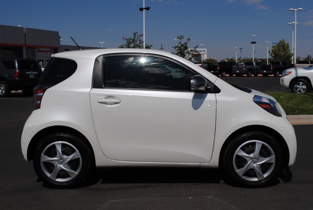 Scion iQ 2012 photo 1