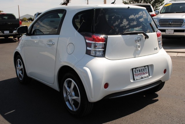 Scion iQ 2012 photo 5