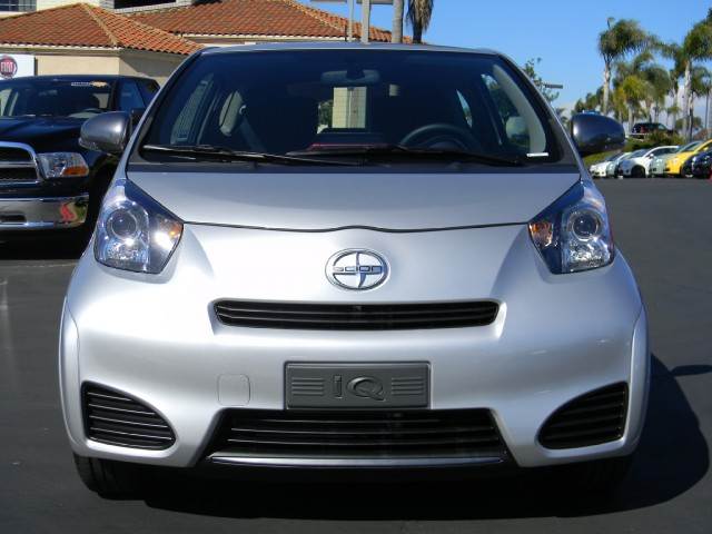 Scion iQ 2012 photo 1