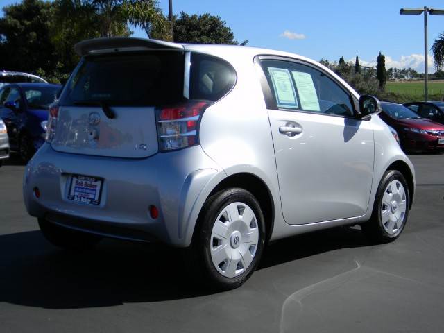 Scion iQ 2012 photo 3