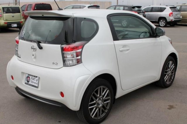 Scion iQ 2012 photo 1