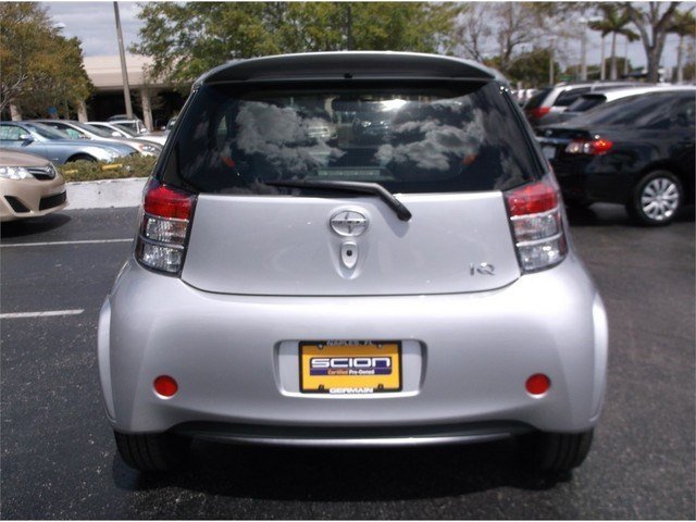 Scion iQ 2012 photo 3