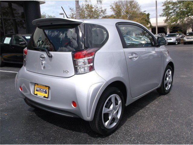 Scion iQ 2012 photo 4