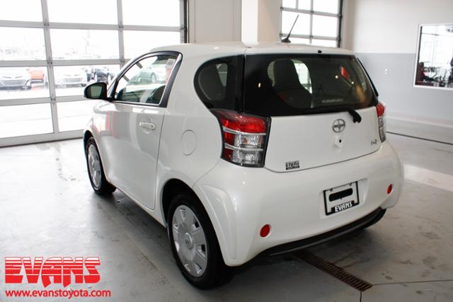 Scion iQ 2012 photo 2