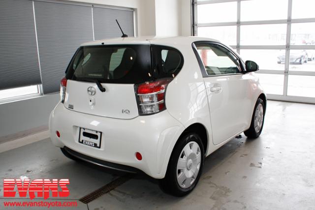 Scion iQ 2012 photo 3