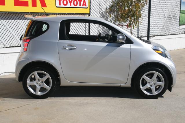 Scion iQ 2012 photo 2