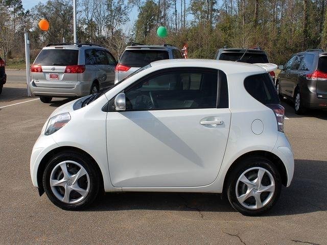 Scion iQ 2012 photo 2