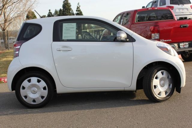 Scion iQ 2012 photo 3