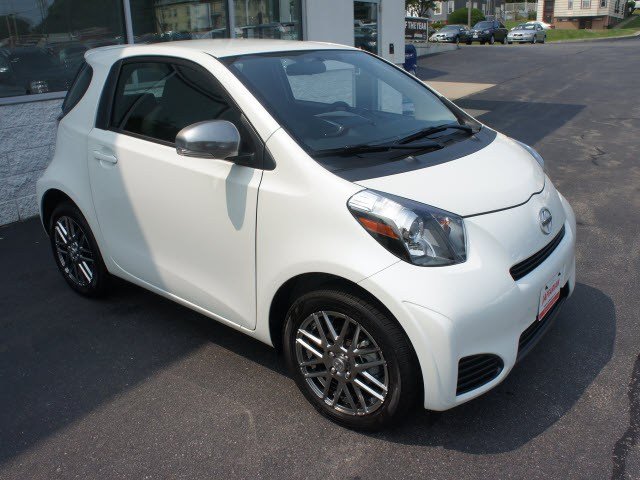 Scion iQ 2012 photo 1