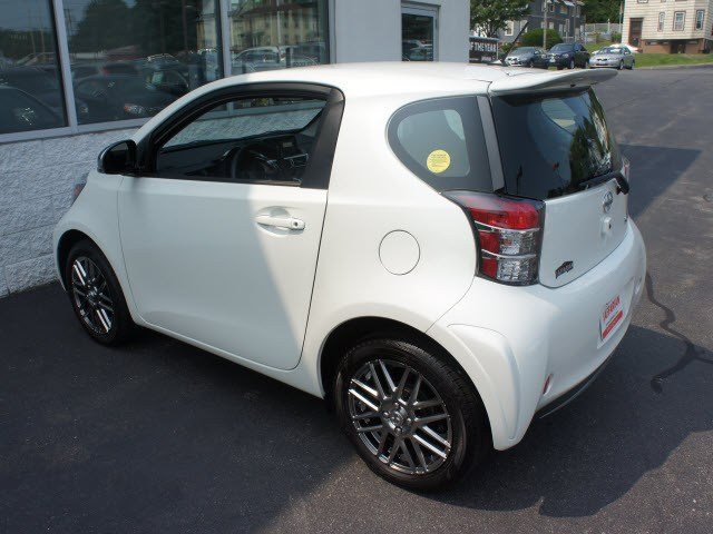 Scion iQ 2012 photo 2