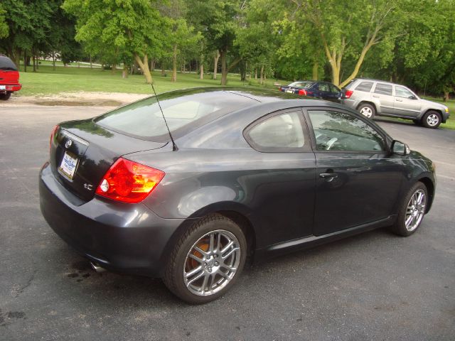 Scion tC 2005 photo 0