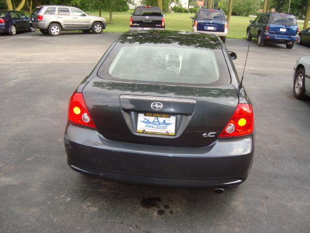 Scion tC 2005 photo 2