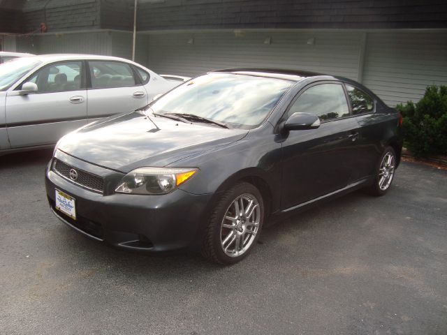 Scion tC 2005 photo 1